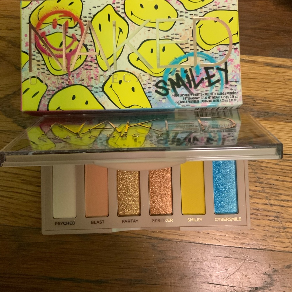 Urban Decay Smiley Palette with Gold and Blue Shades